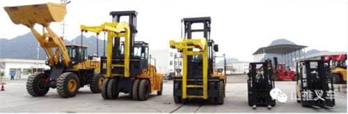 山推重装叉车批量交付