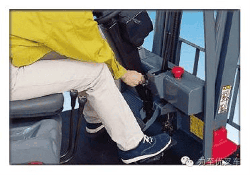 力至优叉车：谁才是电瓶叉车界里的“小巨人”？