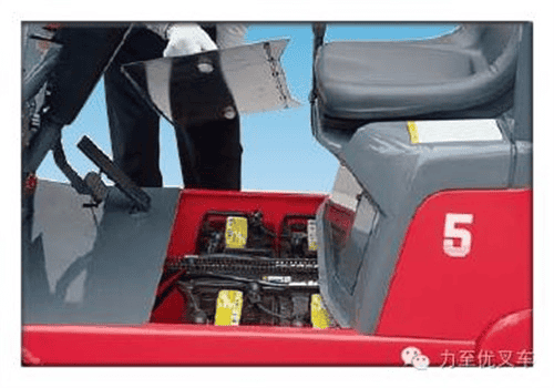 力至优叉车：谁才是电瓶叉车界里的“小巨人”？