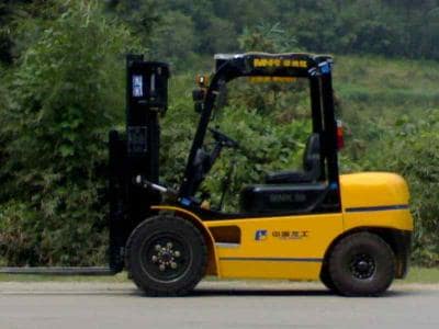 3吨叉车一公里耗多少油