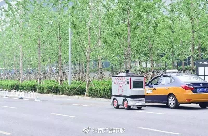 京东送货机器人上路送快递?真当交通安全是空气?