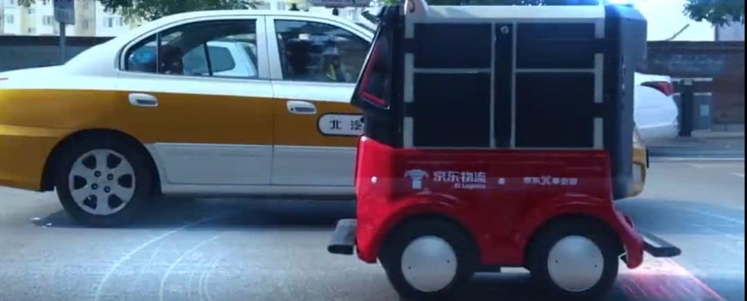 京东送货机器人上路送快递?真当交通安全是空气?