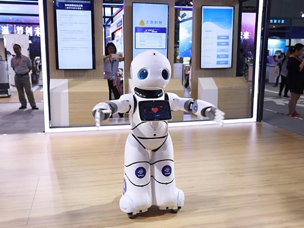 工博会上的机器人：运输药品等最大载重量300公斤