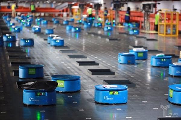 探仓丨菜鸟+圆通正式启用超级机器人分拨中心，50万单/天