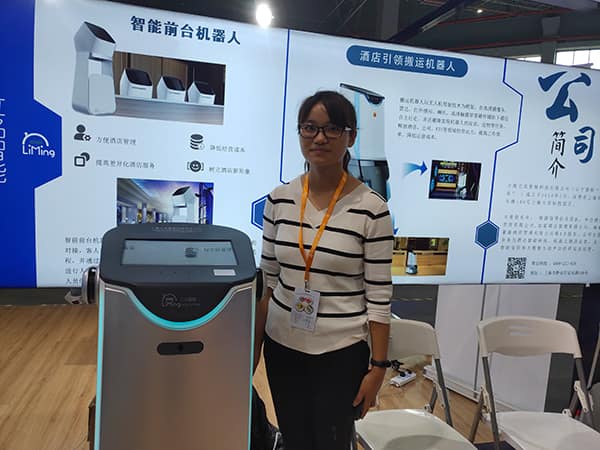 工博会上的机器人：运输药品等最大载重量300公斤