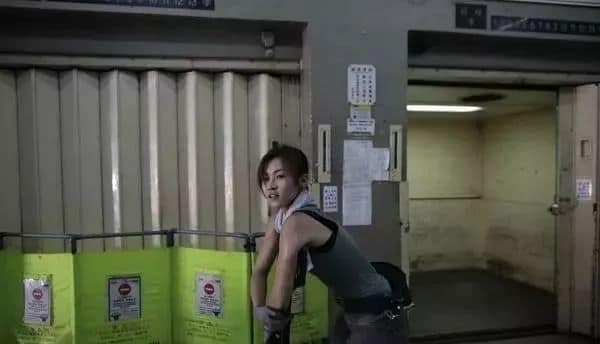 中力：八年艰辛成就港版罗拉—香港最性感女搬运工背后的故事