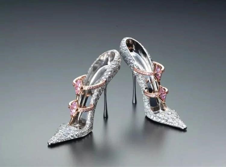 会飞的汽车、会打乒乓球的机器人……首届进博会剧透来袭！