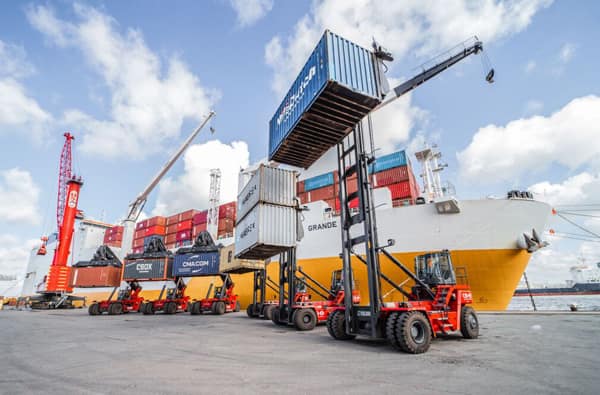 卡尔玛环保正面吊和空箱堆高机助力Ter Haak集团提升运营可持续性