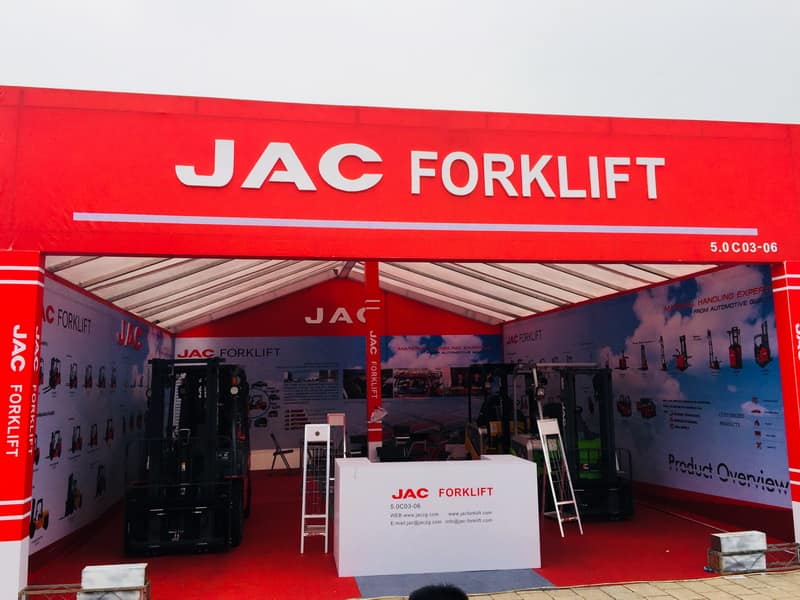 江淮叉车显身手 广交会上竞风流