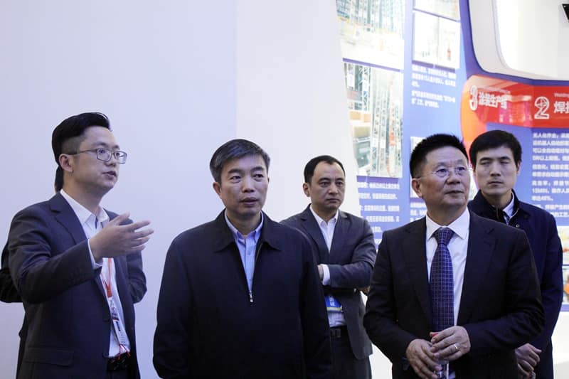 工信部装备司副司长罗俊杰一行莅临对诺力智能工厂进行考察