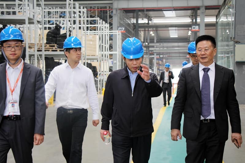 工信部装备司副司长罗俊杰一行莅临对诺力智能工厂进行考察