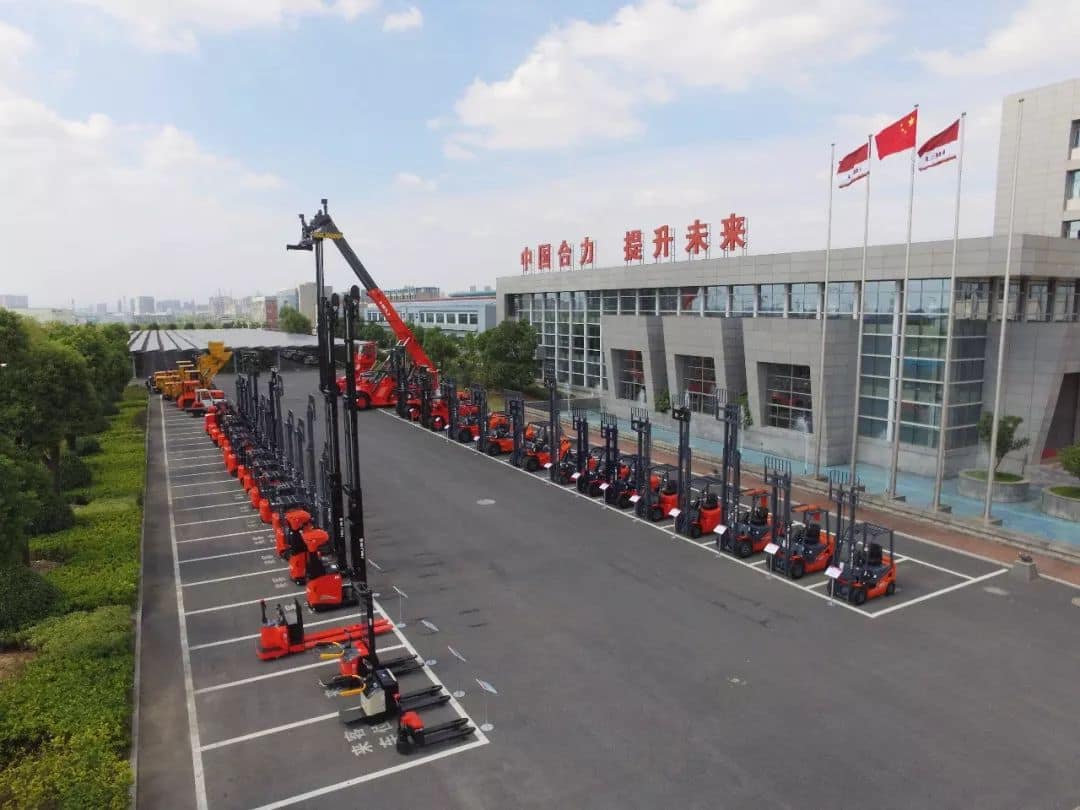 抓党建促发展！“合力”创新，“叉车”自强有担当！