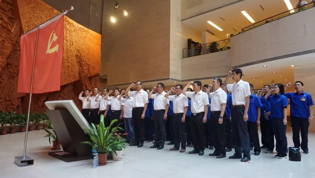 抓党建促发展！“合力”创新，“叉车”自强有担当！