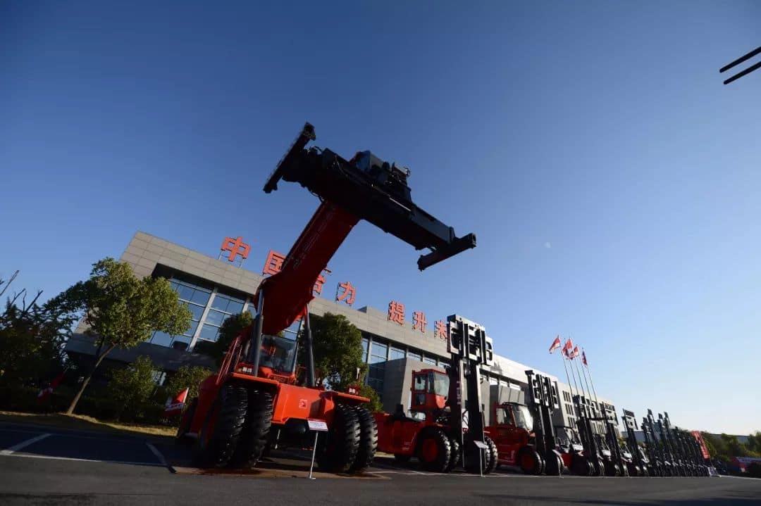 抓党建促发展！“合力”创新，“叉车”自强有担当！