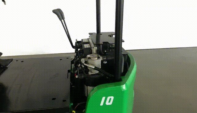 杭叉三支点电动叉车来了！可在狭小空间作业，可上下电梯！