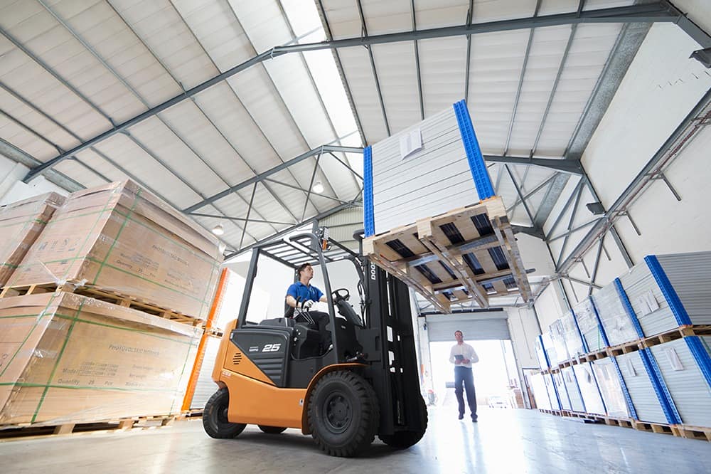 斗山推出低成本NXE系列电动叉车