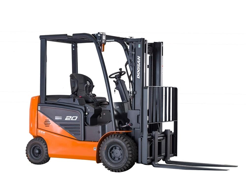 斗山推出低成本NXE系列电动叉车