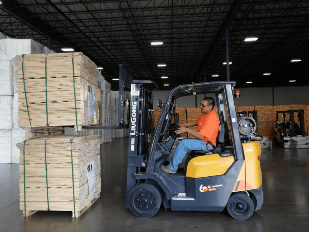 柳工“C系列”四类叉车CLG2025G-C顺利交付欧美