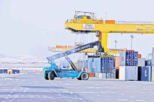 中国最大陆路口岸满洲里 进出境中欧班列增逾三成