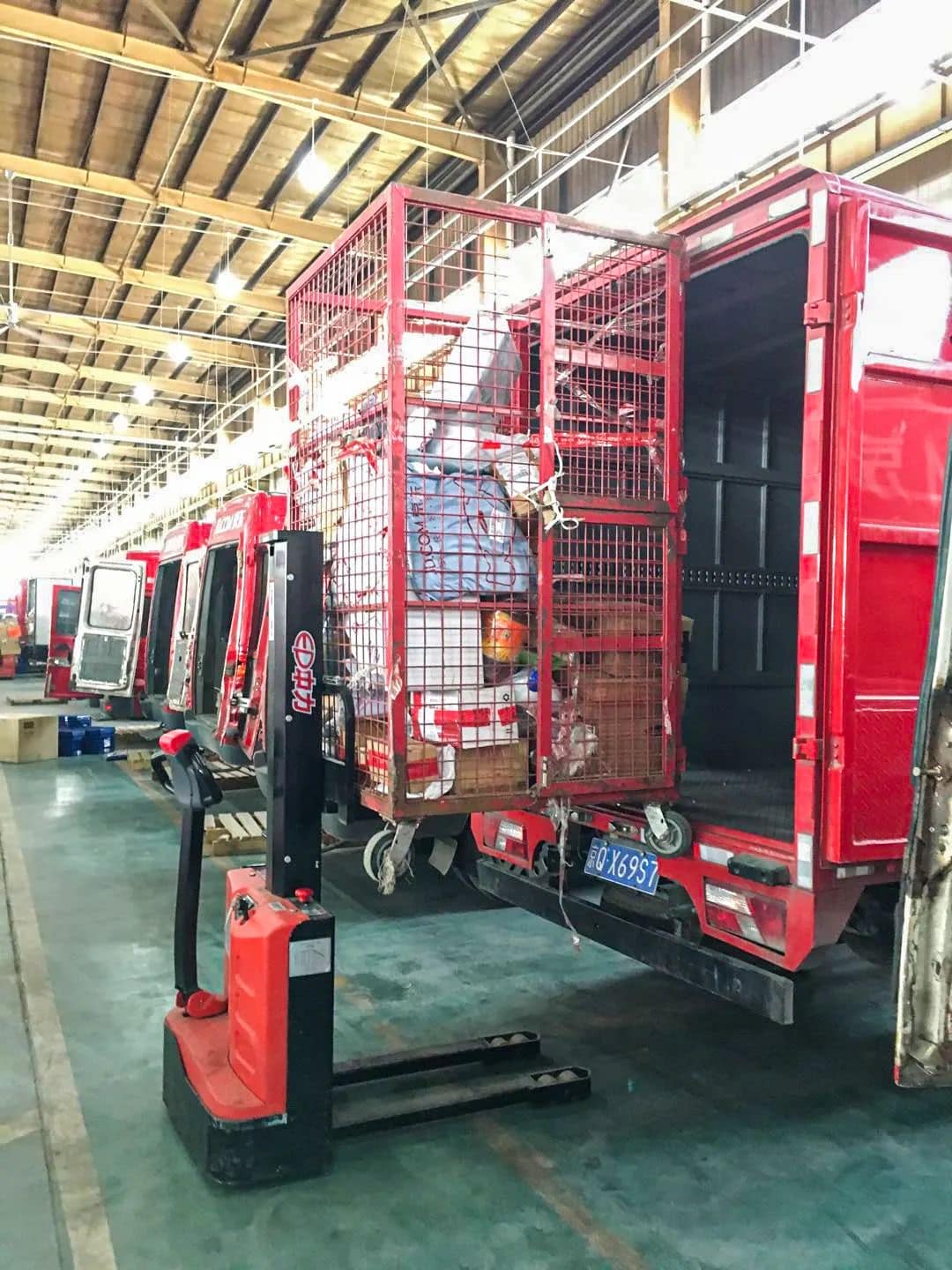 中力叉车与京东连续数年的精诚合作之路