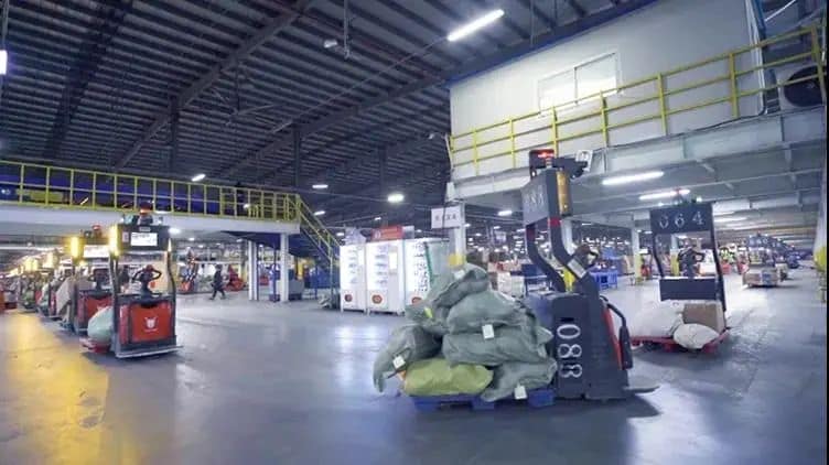 木蚁机器人完成近亿元融资，领跑AGV智能叉车场景应用