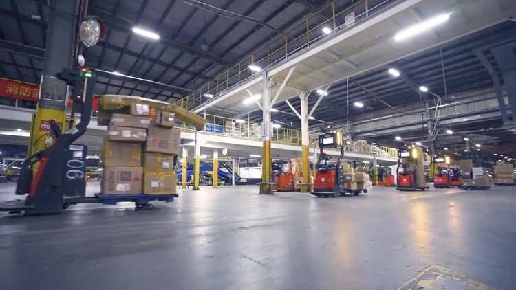 木蚁机器人完成近亿元融资，领跑AGV智能叉车场景应用