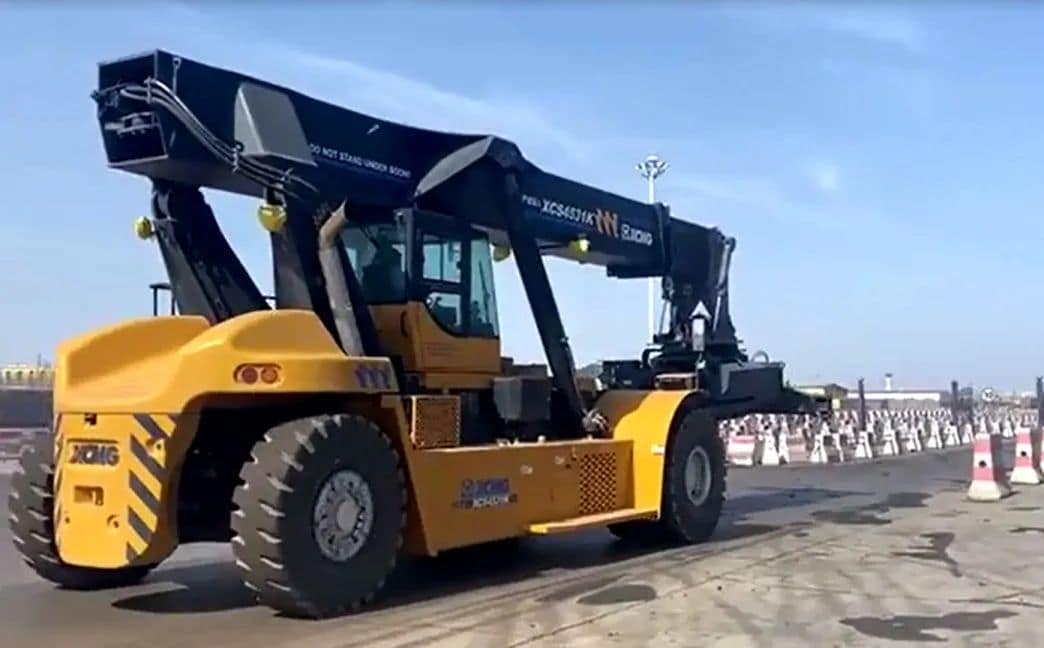 新突破！徐工正面吊起重机集装箱叉车出口中亚