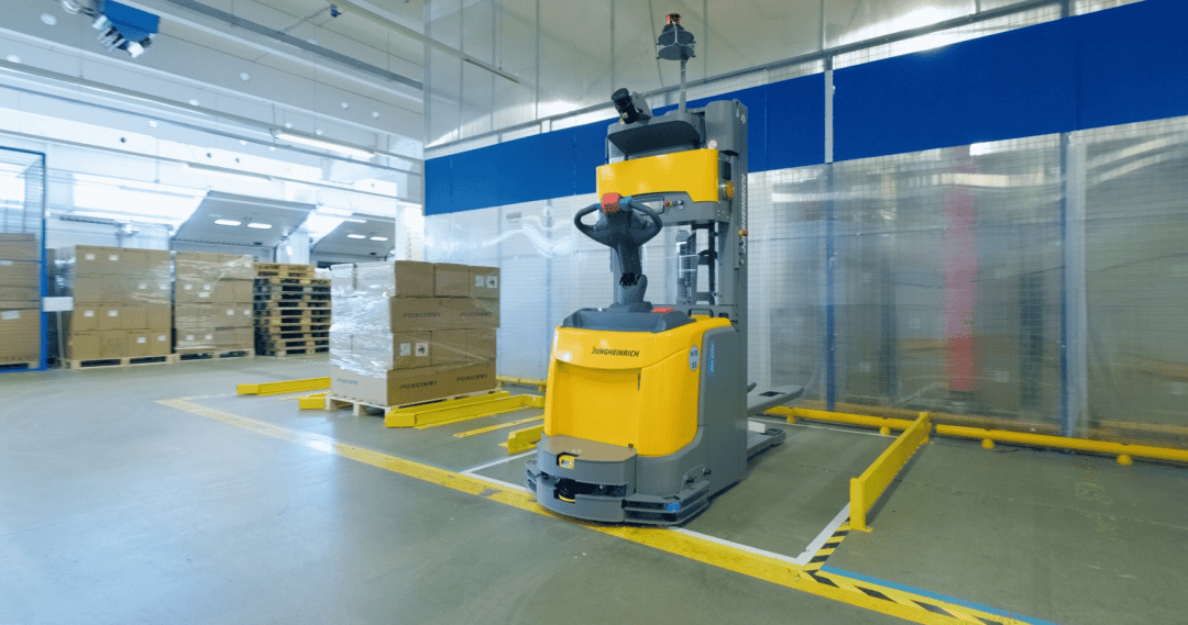 永恒力ERC 215a自动导引叉车AGV帮助FOXCONN富士康提高生产力