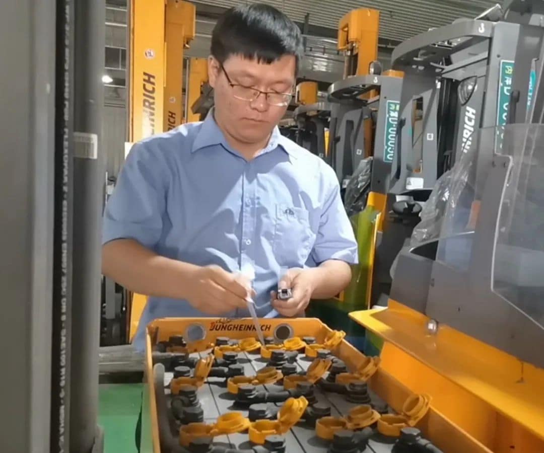 理士 | 夏日叉车电池养护小知识，了解一下？