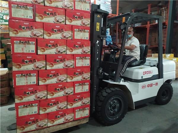 一拖集团“东方红”推出新能源锂电叉车