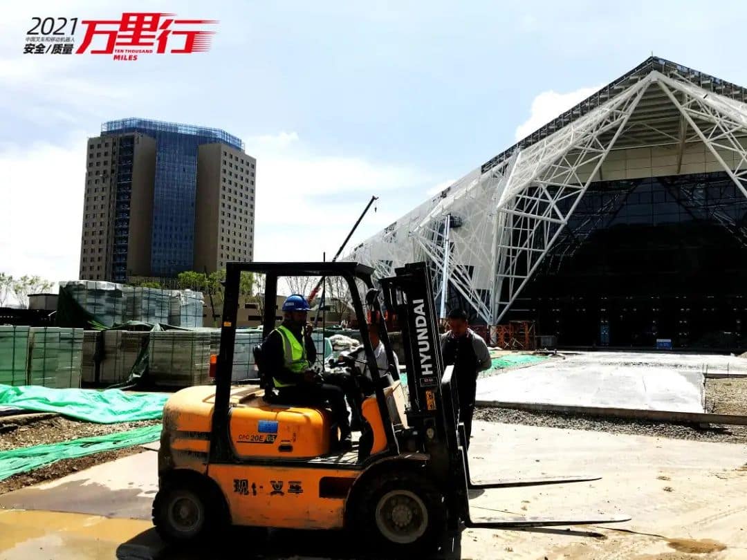 “精诚服务”-中叉 -2021叉车和移动机器人安全、质量万里行走进兰州福马