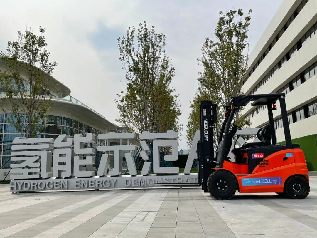 「稳步氢云 力行未来」稳力科技首台燃料电池叉车成功下线