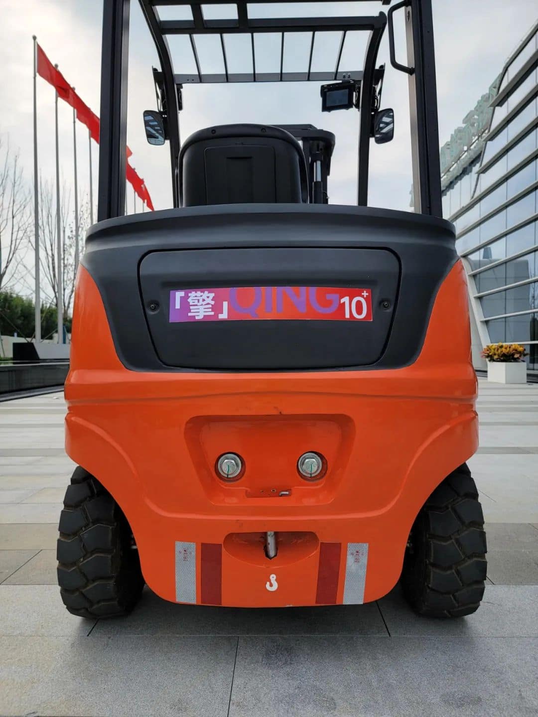 「稳步氢云 力行未来」稳力科技首台燃料电池叉车成功下线