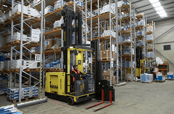 行业新宠——高举升叉车AGV