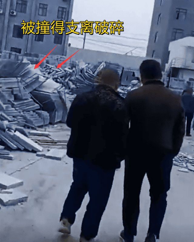 湖北：老板拖着工资不给，还倒扣钱，叉车工人一气之下捣毁整个厂