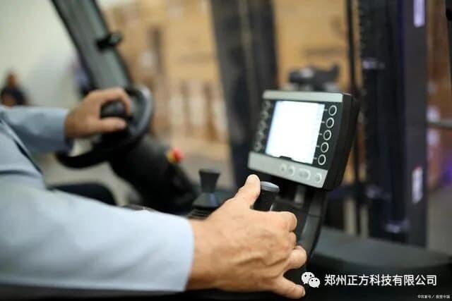 叉车电池怎么选：选锂电还是铅酸？