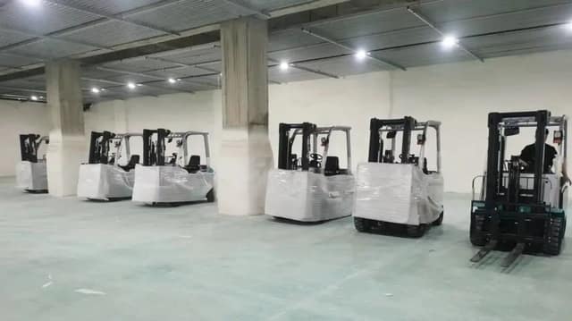 -25℃！宝骊KBE-01电动叉车开启冷链物流领“鲜”模式