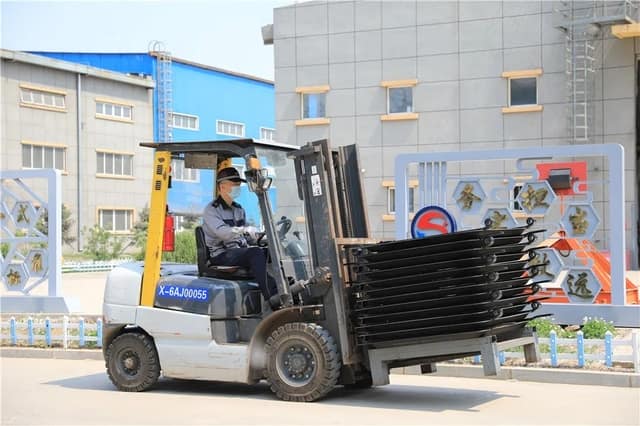 叉车开瓶盖，这样的挑战你见过吗？