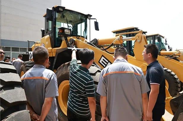 “国四”已来 技能提升|英轩重工成功举办“国四”排放系列装载机新品培训