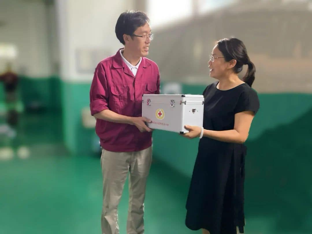 七星街道党工委副书记、办事处主任金若华慰问公司一线技术员工