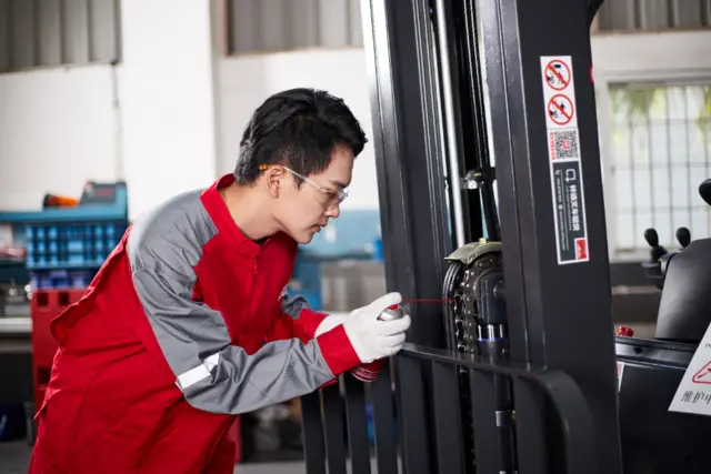 点击放大 叉车夏季安全检查 ,这些小部件别忽略