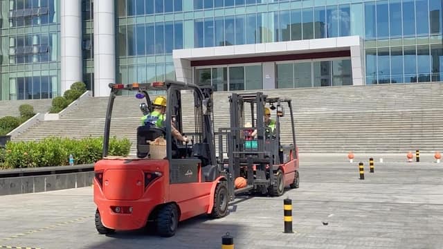 叉稳致远 | 林德助力欧派家居举办叉车技能大赛