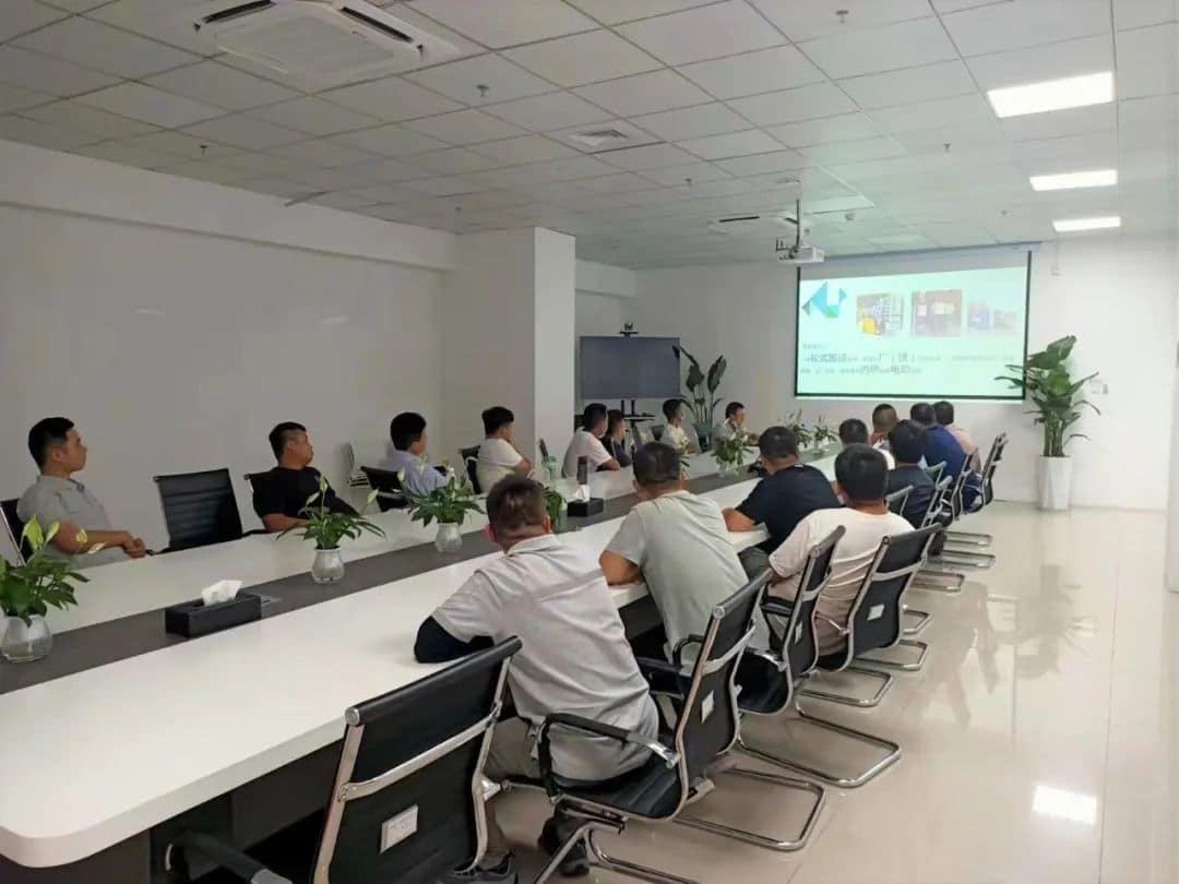 安徽晶科开展组件新人叉车安全培训