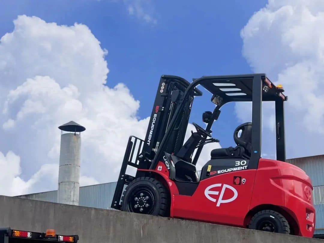 中力第三代锂电叉车上市,重塑叉车市场!