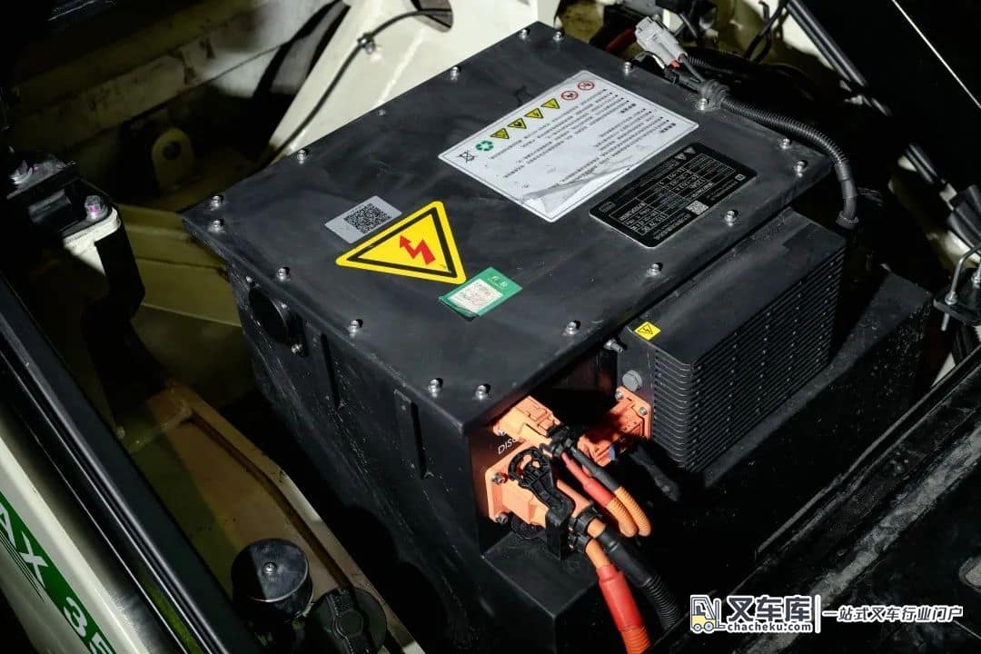 不止于此 | 美科斯AX系列 2.5-3.5吨高压锂电叉车正式上市!