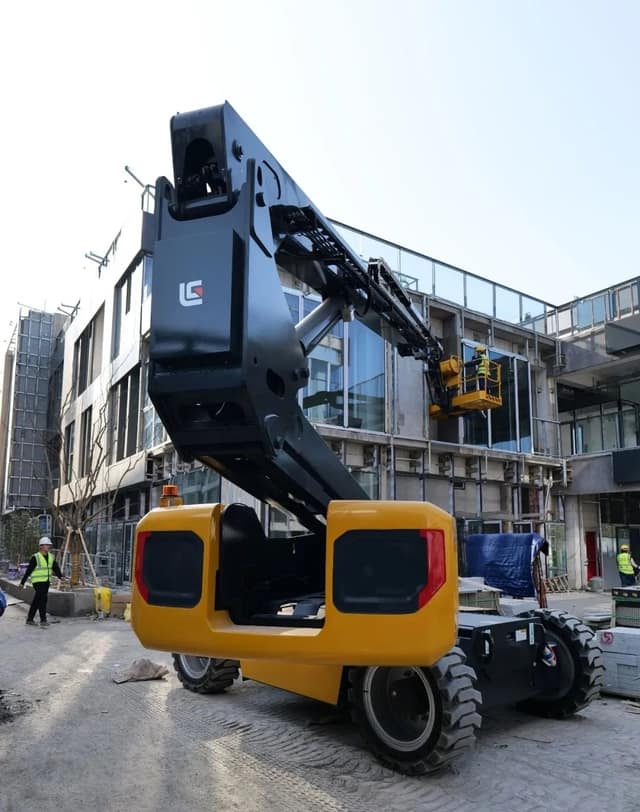 柳工新品LT26JE电动高空作业平台批量发运！