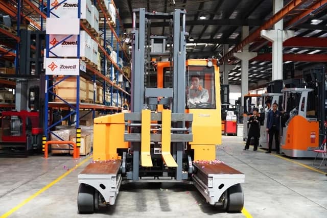 打破壁垒，中国首台超长物料重载叉车，在卓一硬核亮相