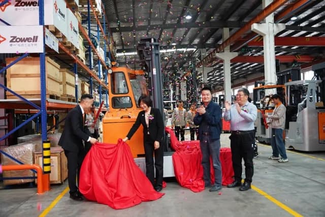 打破壁垒，中国首台超长物料重载叉车，在卓一硬核亮相