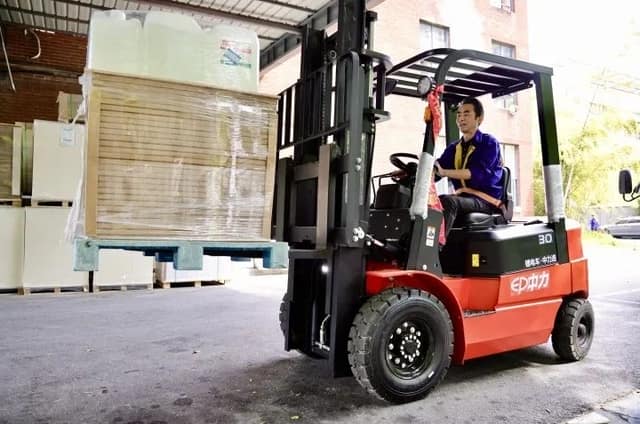 杭州市首台老旧柴油叉车替换完成，新能源叉车花落谁家？